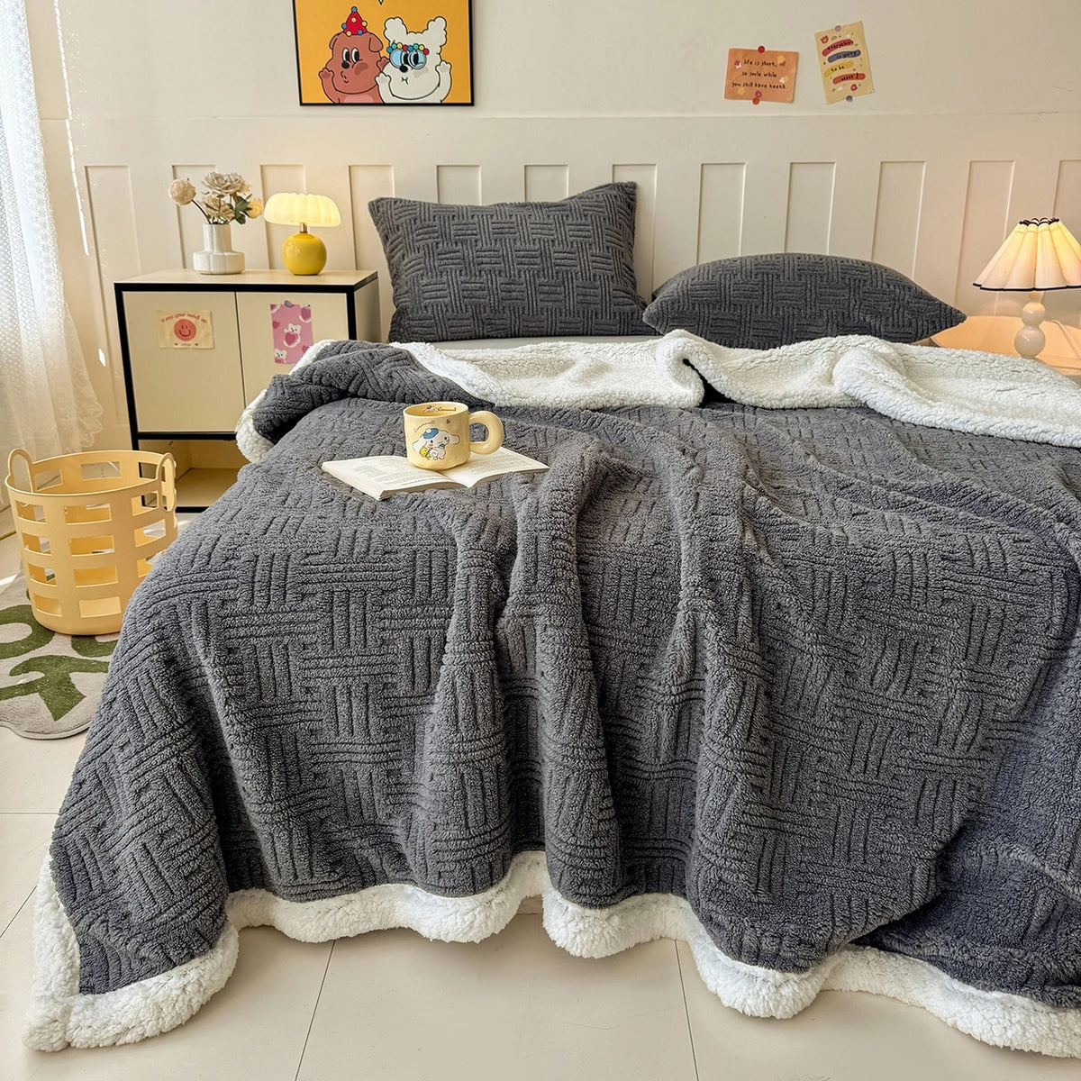 Throw Blanket, Double-Layer Vertical And Horizontal Striped Blanket, 3D Stripe Reversible, Ultra-Soft And Skin-Friendly for All Seasons, Suitable for Sofa/Bed/Office/Lunch Break/Travel, Machine Washable